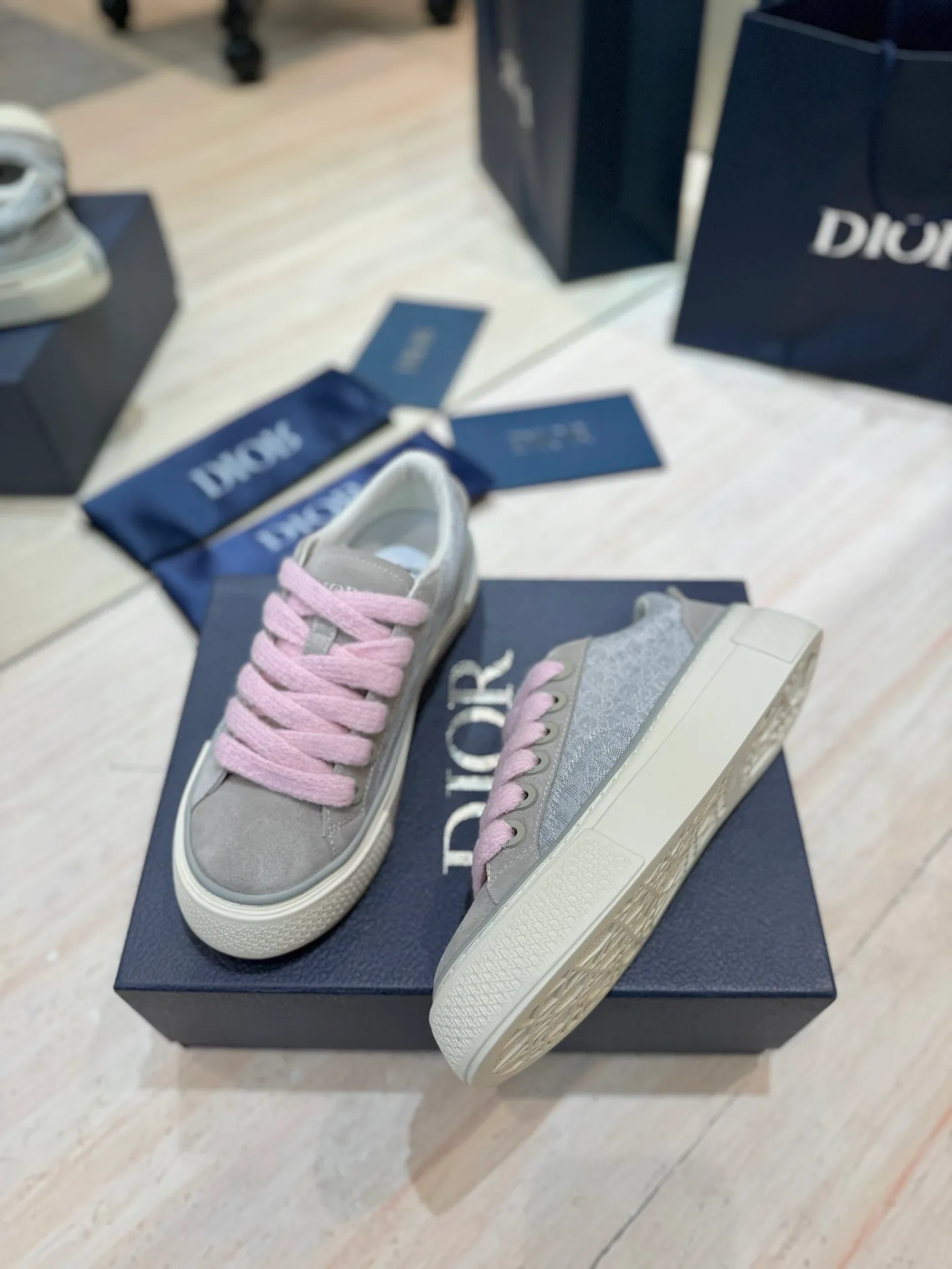 👟👟Ex-factory price 600👟👟 (Top version) Dior 2025 autumn and winter haute couture series new men's shoes CD jelly-colored flat casual shoes Dior and STONE ISLAND B33 round toe lace-up canvas skate shoes Stars' same style Oblique letter logo embroidered retro color-blocking sneakers The top high-end version on the market ✅ Upper: imported custom calfskin/suede leather ✅Inner: water-dyed cowhide lining ✅Outsole: original open-molded Tpu outsole ✅Packaging: full set of original box ✅Size: 35-45 (46 pieces customized, non-refundable)